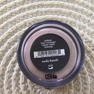 Bare Minerals eye shadow - nude beach